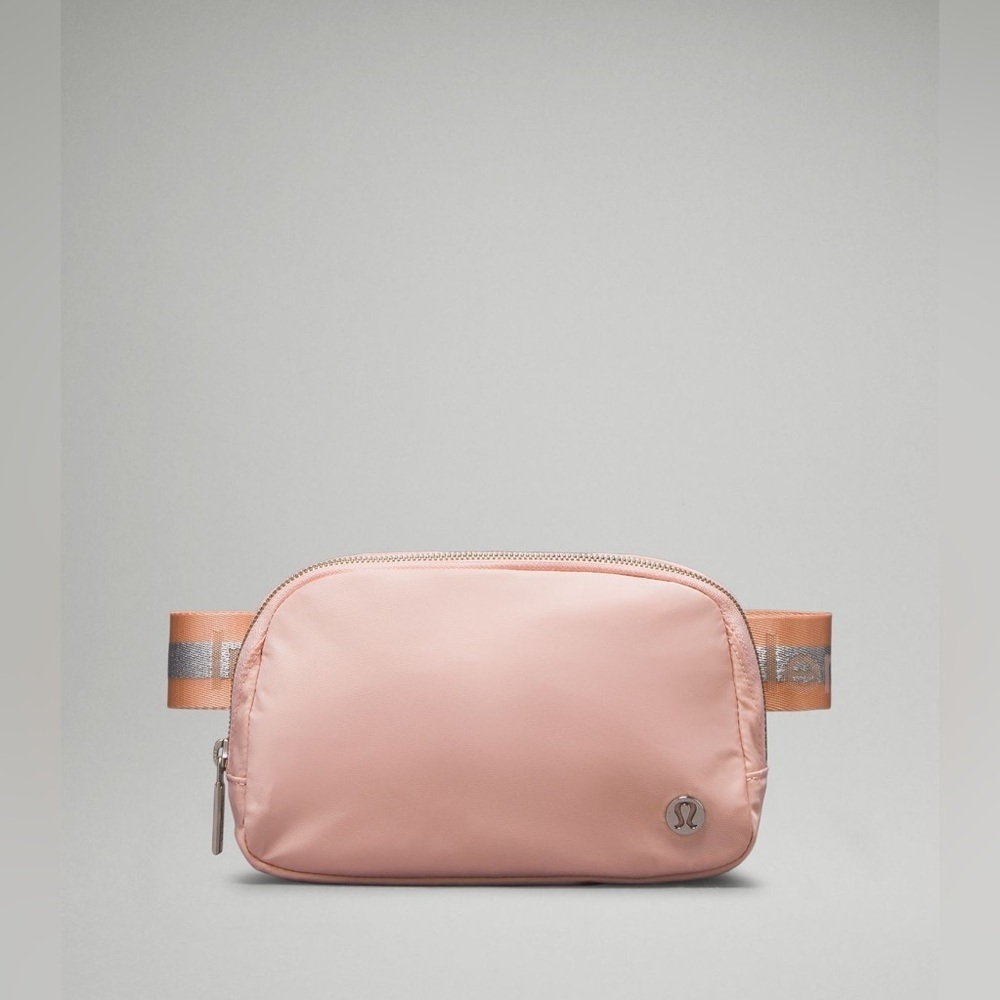 NEW LULULEMON EVERYWHERE BELT BAG WORDMARK PINK MIST/SILVER/WHITE OPAL